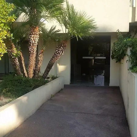 דירה In With Swimming Pool ניס